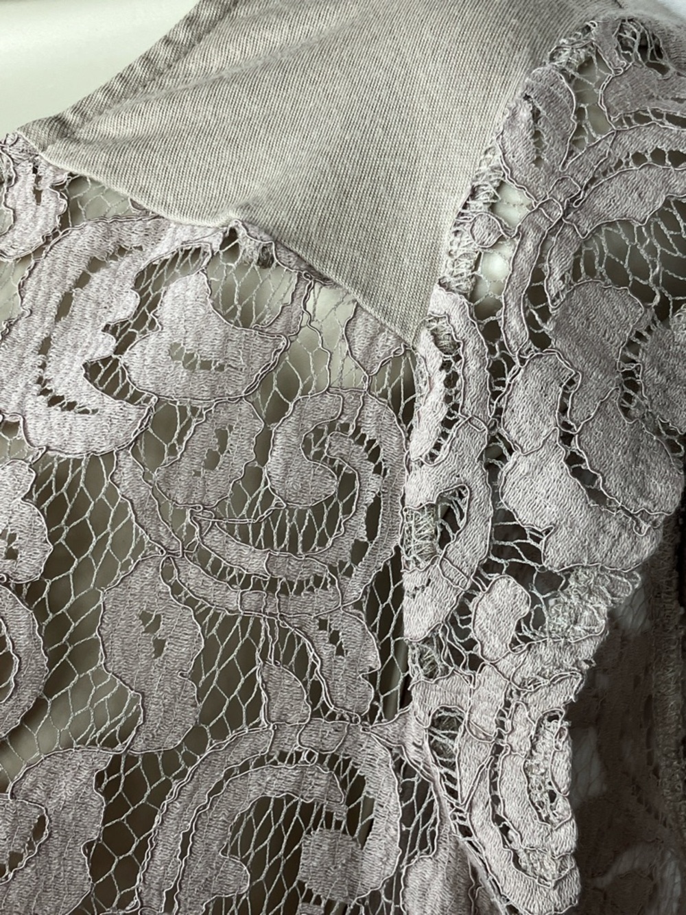 Chico's Lace Overlay Cap Sleeve Blouse in Taupe Sz Med DISCOUNTED SHIPPING - Picture 4 of 17